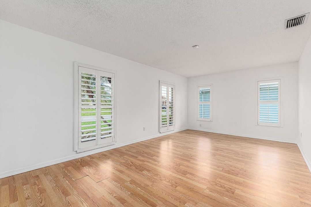 En Venta: $415,000 (3 camas, 2 baños, 1934 Pies cuadrados)