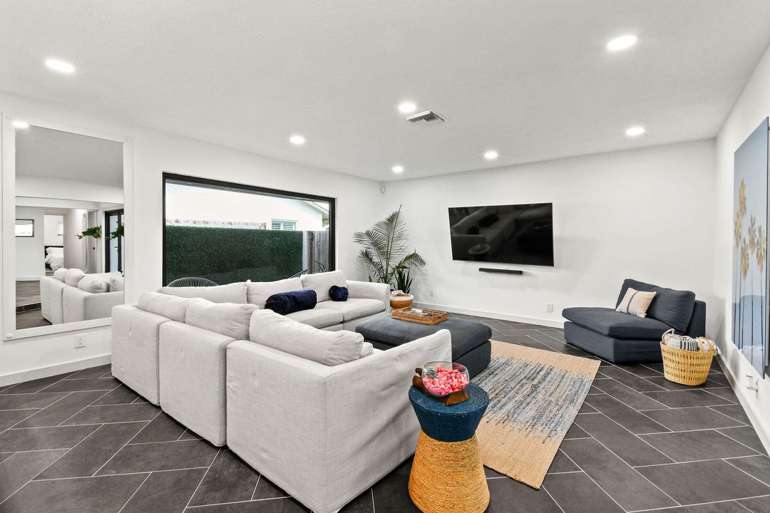 For Rent: $13,500 (3 beds, 2 baths, 1652 Square Feet)