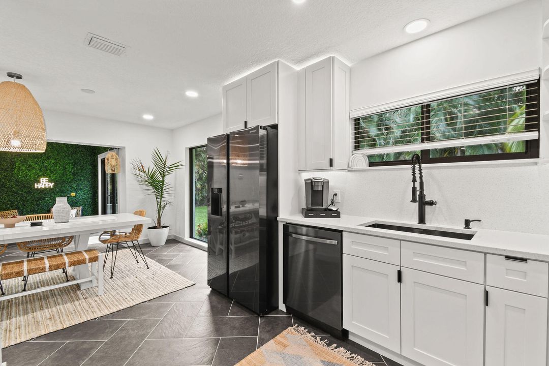 For Rent: $13,500 (3 beds, 2 baths, 1652 Square Feet)