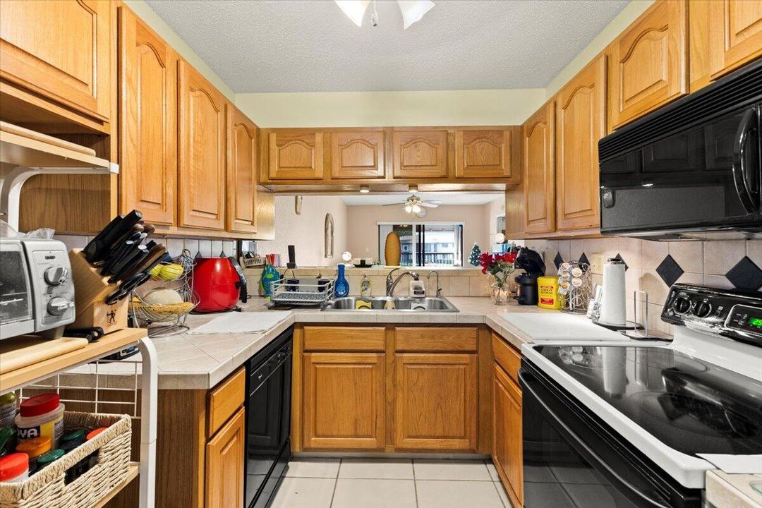 For Sale: $189,000 (2 beds, 2 baths, 1170 Square Feet)