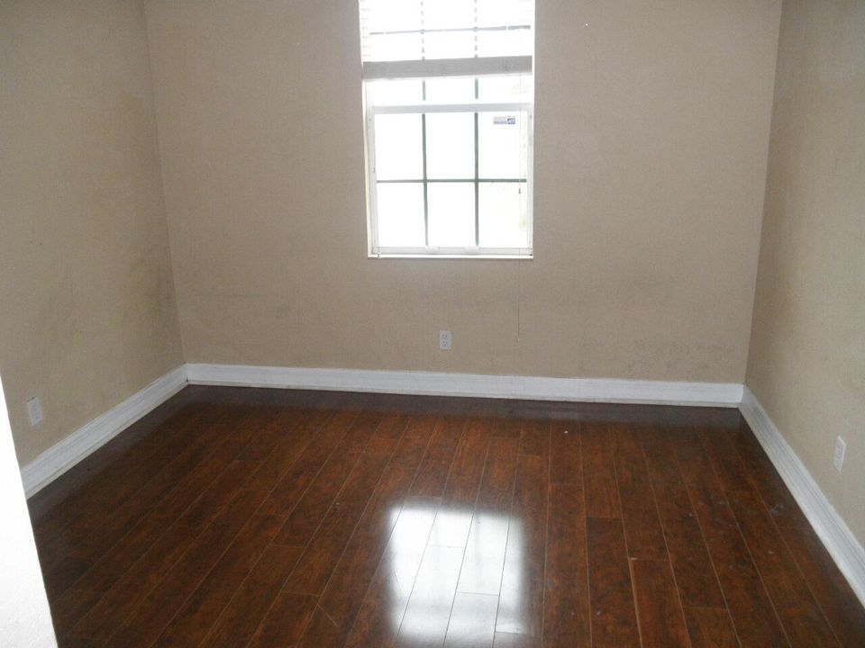 出租: $2,100 (3 贝兹, 2 浴室, 1609 平方英尺)