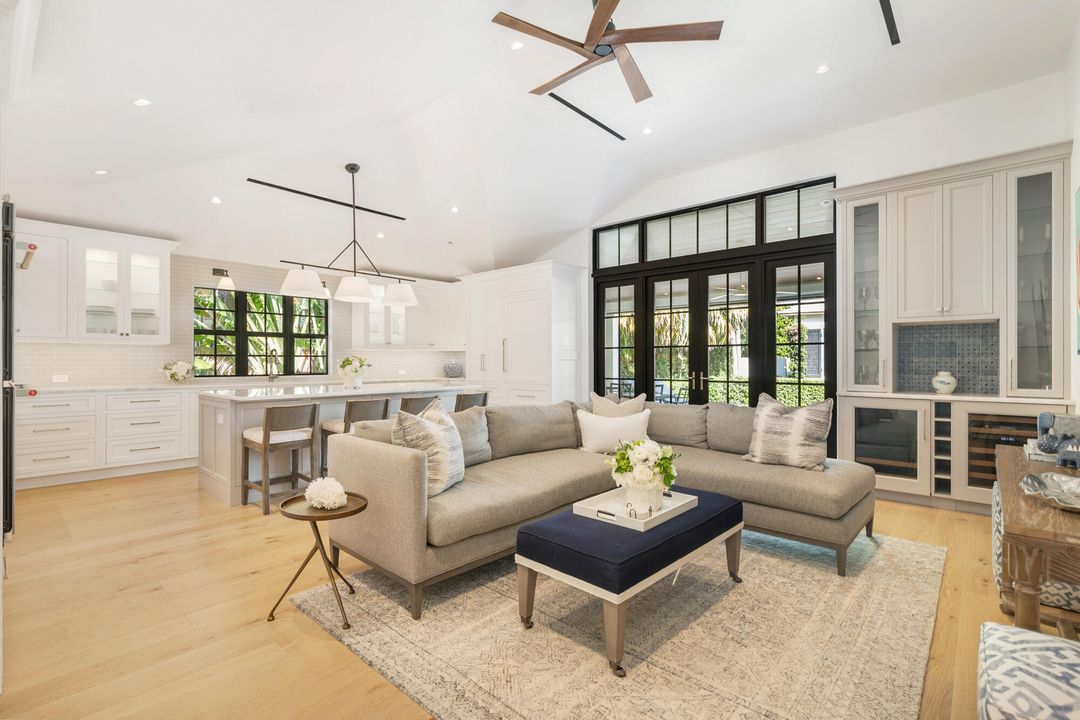 На продажу: $13,500,000 (3 спален, 3 ванн, 2611 Квадратных фут)