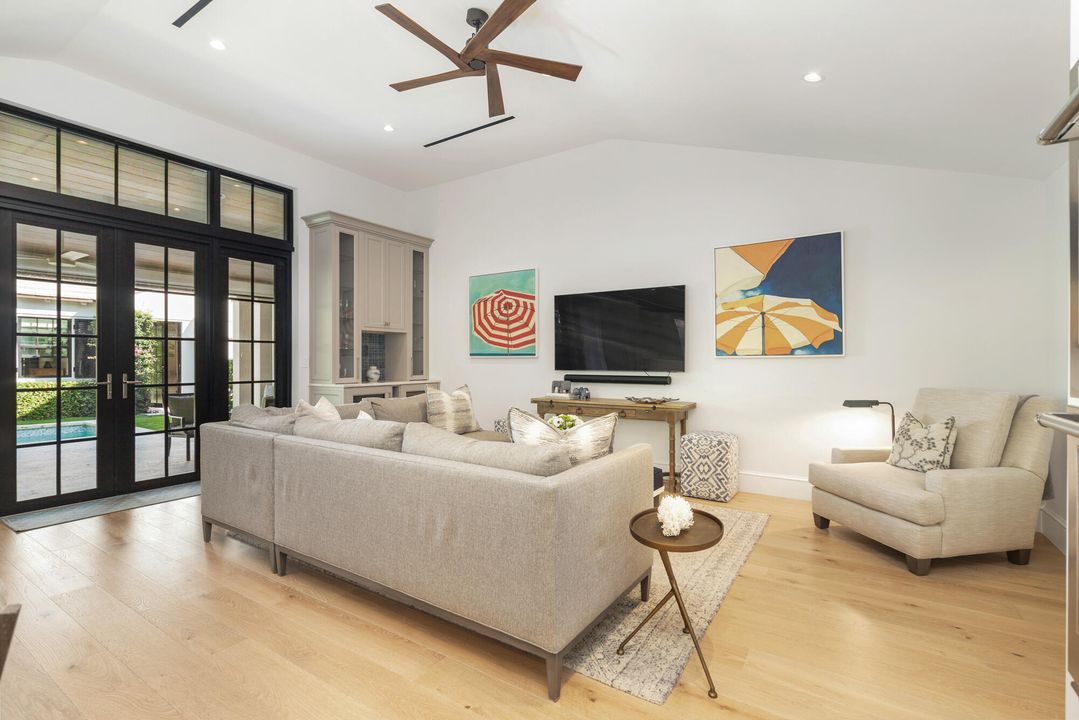 На продажу: $13,500,000 (3 спален, 3 ванн, 2611 Квадратных фут)