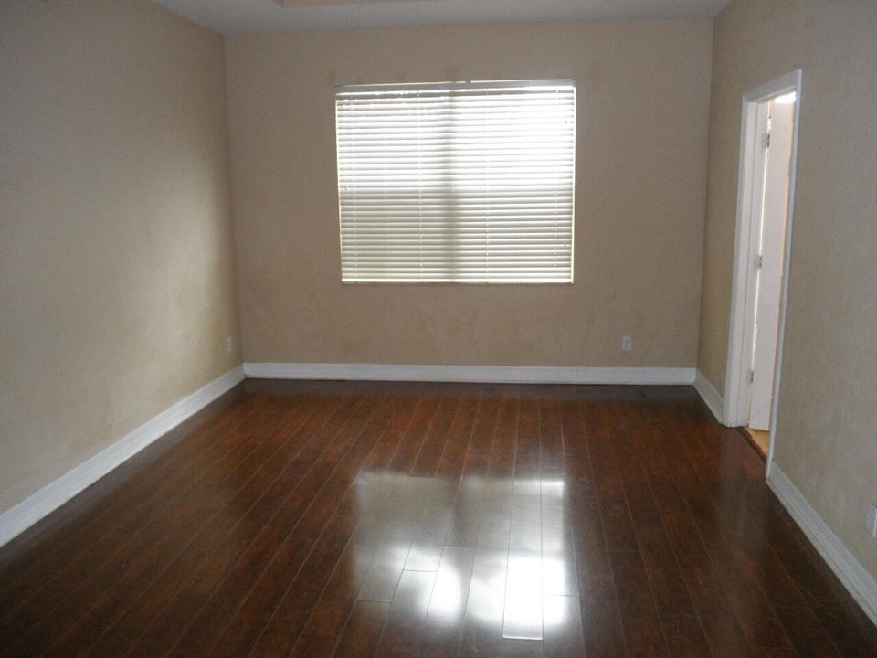 出租: $2,100 (3 贝兹, 2 浴室, 1609 平方英尺)