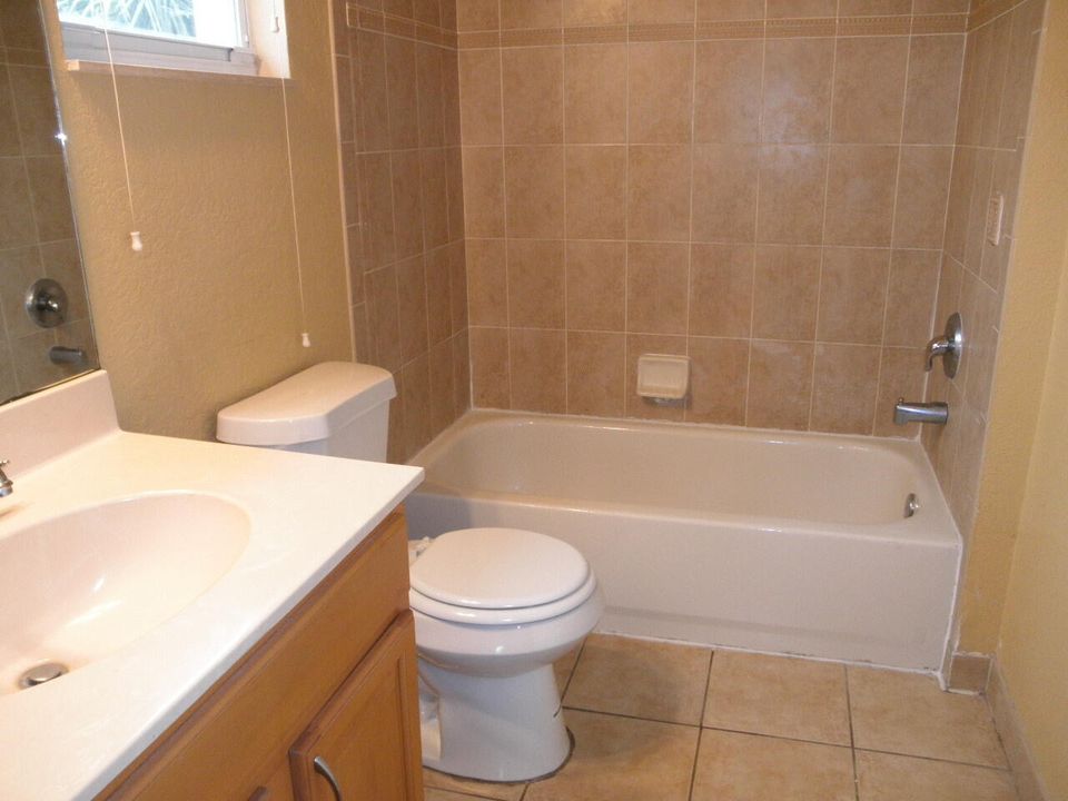 出租: $2,100 (3 贝兹, 2 浴室, 1609 平方英尺)