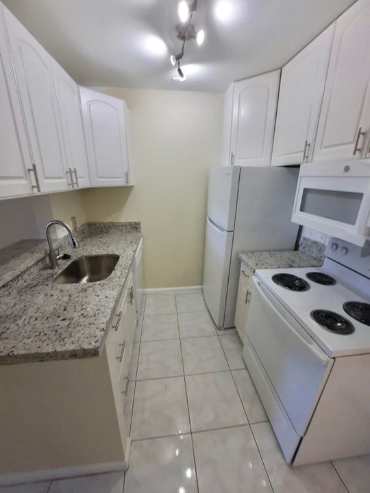 For Rent: $1,550 (1 beds, 1 baths, 495 Square Feet)