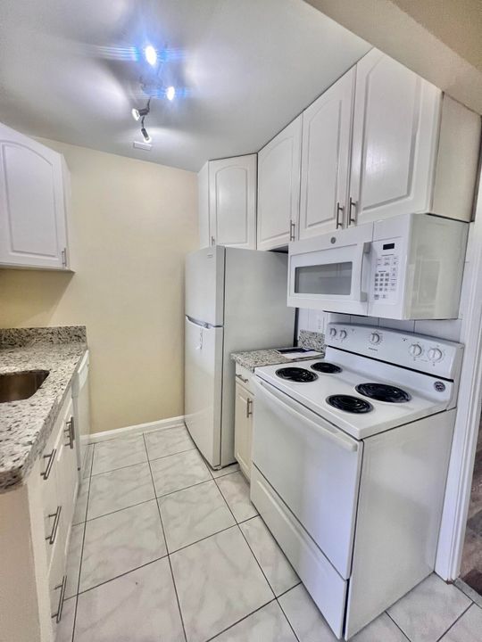 For Rent: $1,550 (1 beds, 1 baths, 495 Square Feet)