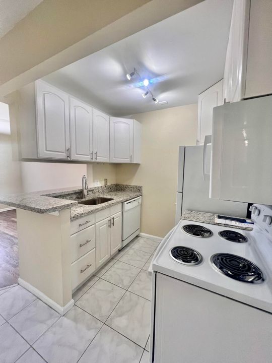 For Rent: $1,550 (1 beds, 1 baths, 495 Square Feet)