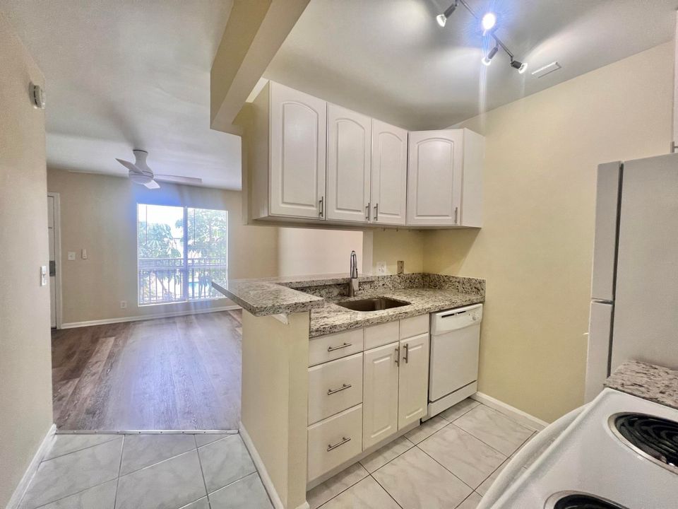 For Rent: $1,550 (1 beds, 1 baths, 495 Square Feet)