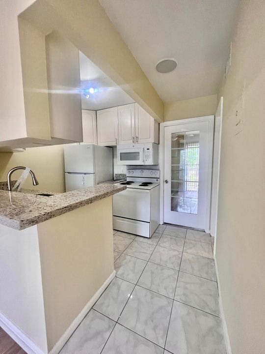 For Rent: $1,550 (1 beds, 1 baths, 495 Square Feet)