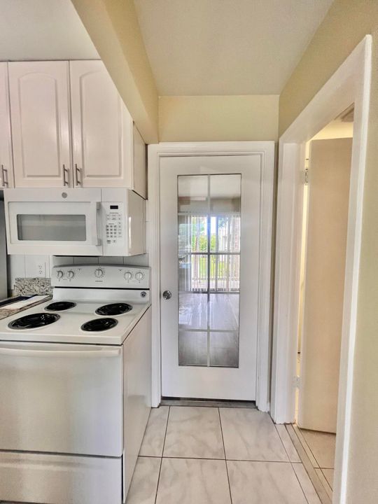 For Rent: $1,550 (1 beds, 1 baths, 495 Square Feet)