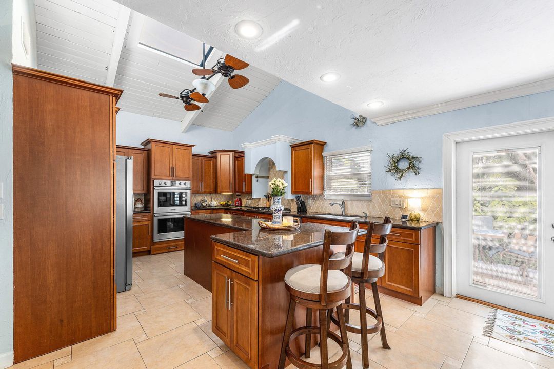 For Sale: $650,000 (4 beds, 4 baths, 2616 Square Feet)