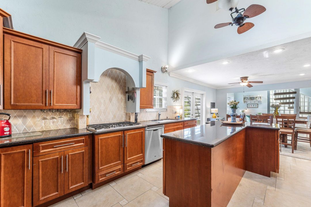 For Sale: $650,000 (4 beds, 4 baths, 2616 Square Feet)