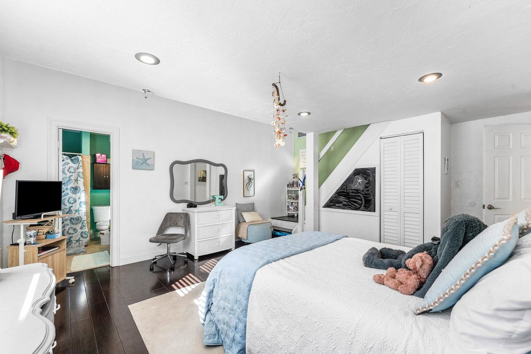 For Sale: $650,000 (4 beds, 4 baths, 2616 Square Feet)