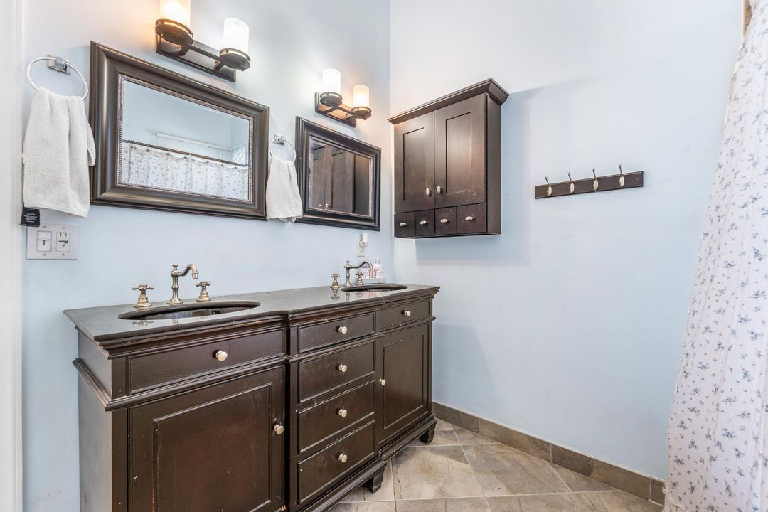 For Sale: $650,000 (4 beds, 4 baths, 2616 Square Feet)