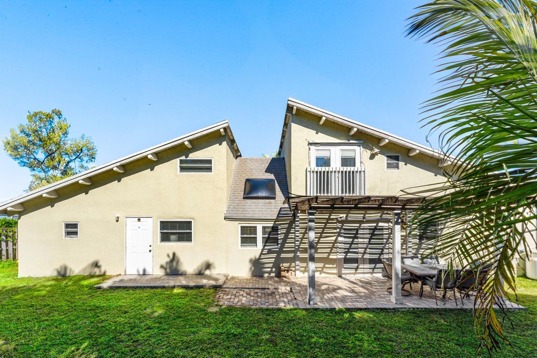 For Sale: $650,000 (4 beds, 4 baths, 2616 Square Feet)