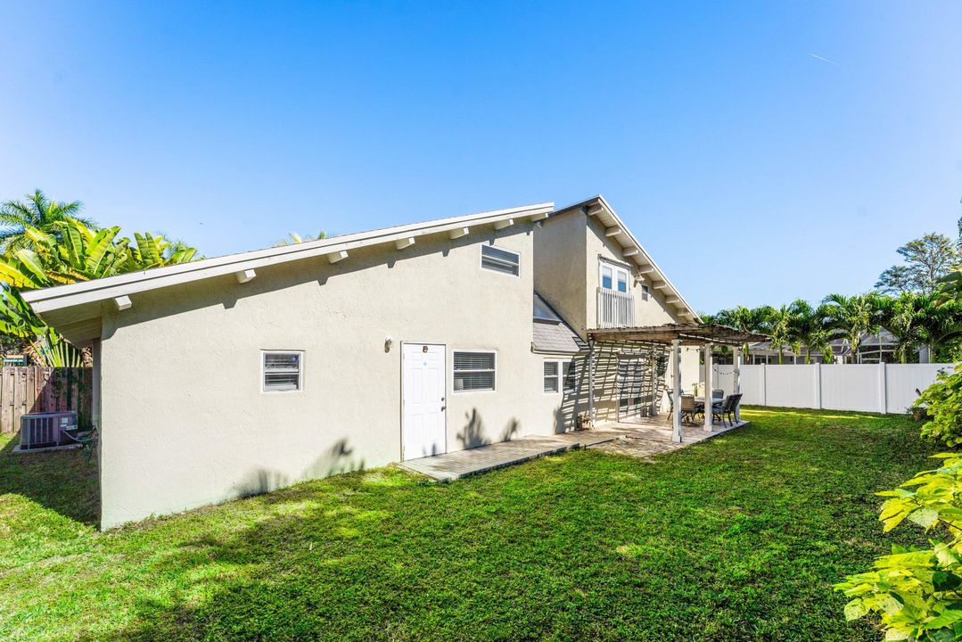 For Sale: $650,000 (4 beds, 4 baths, 2616 Square Feet)