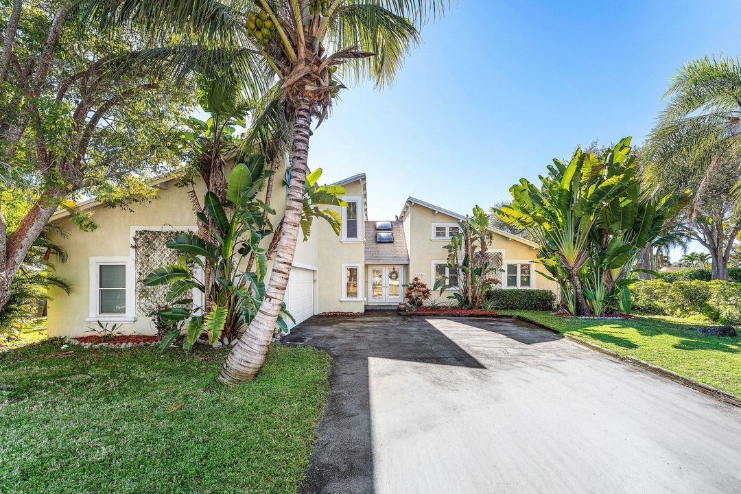 For Sale: $650,000 (4 beds, 4 baths, 2616 Square Feet)