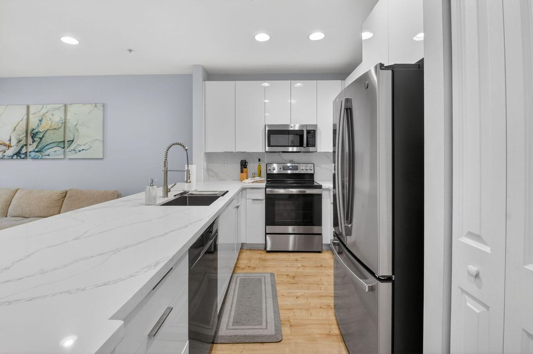 For Sale: $479,000 (3 beds, 4 baths, 1880 Square Feet)