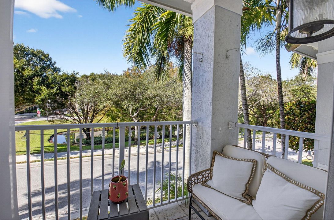 For Sale: $479,000 (3 beds, 4 baths, 1880 Square Feet)