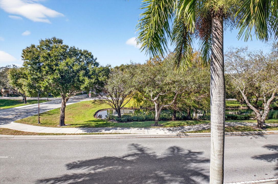 For Sale: $479,000 (3 beds, 4 baths, 1880 Square Feet)