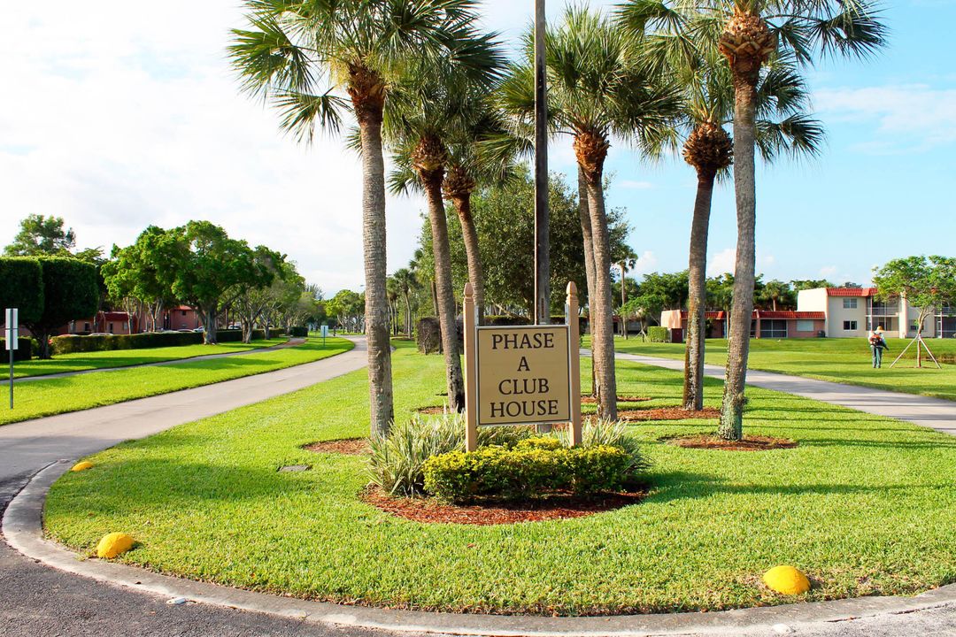 For Sale: $169,900 (2 beds, 2 baths, 1096 Square Feet)