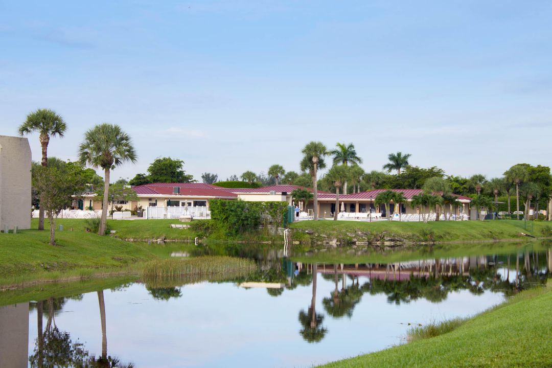 For Sale: $169,900 (2 beds, 2 baths, 1096 Square Feet)