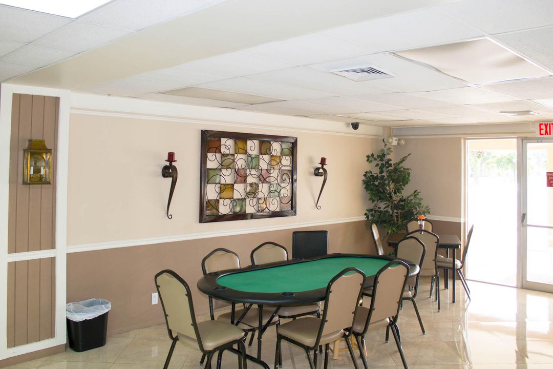 For Sale: $169,900 (2 beds, 2 baths, 1096 Square Feet)