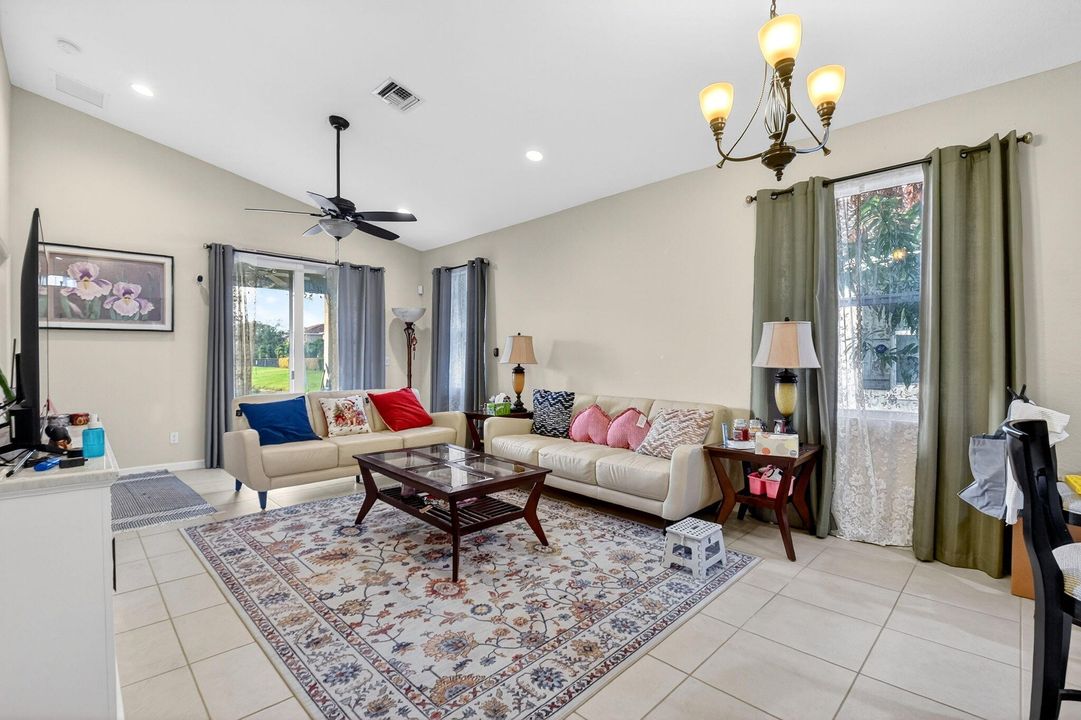 На продажу: $520,000 (3 спален, 2 ванн, 1759 Квадратных фут)