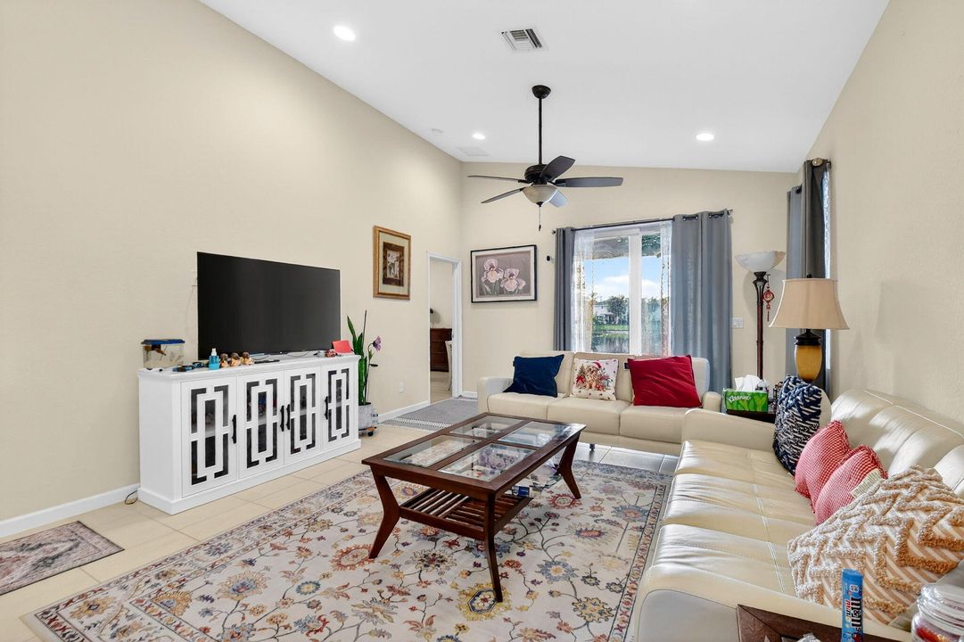 На продажу: $520,000 (3 спален, 2 ванн, 1759 Квадратных фут)