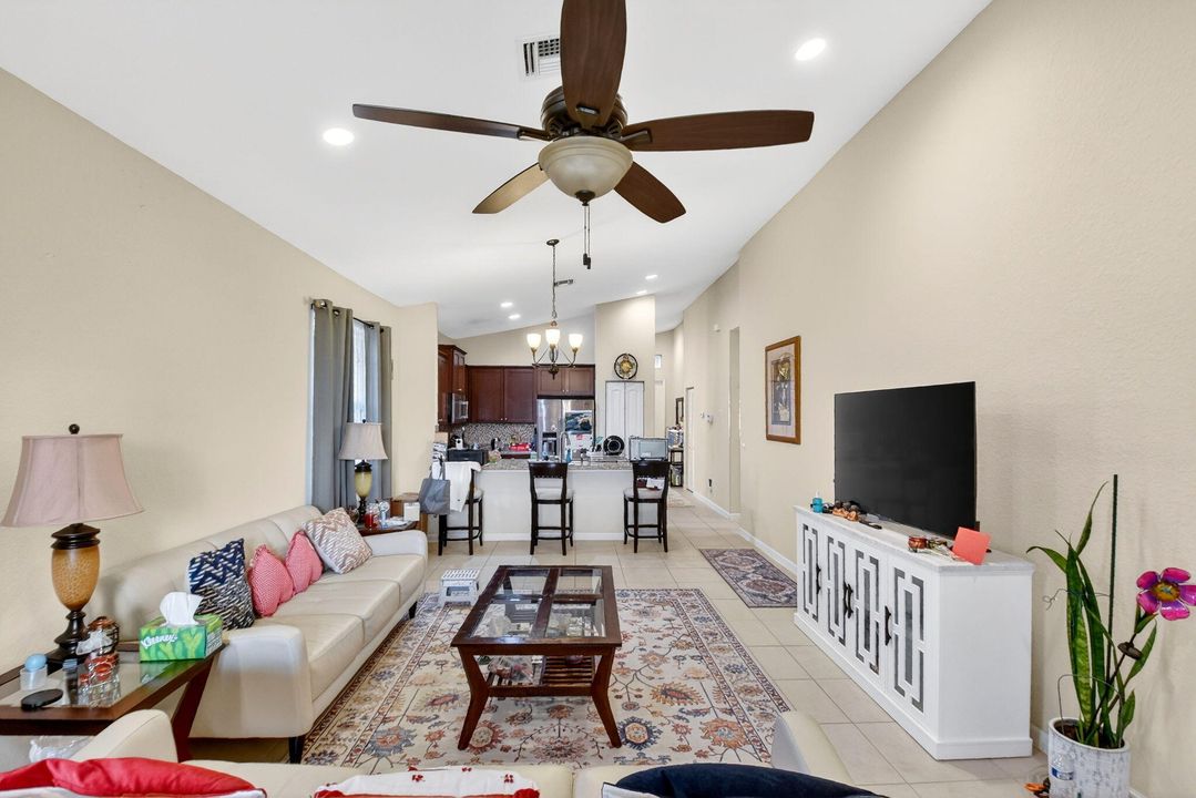 На продажу: $520,000 (3 спален, 2 ванн, 1759 Квадратных фут)