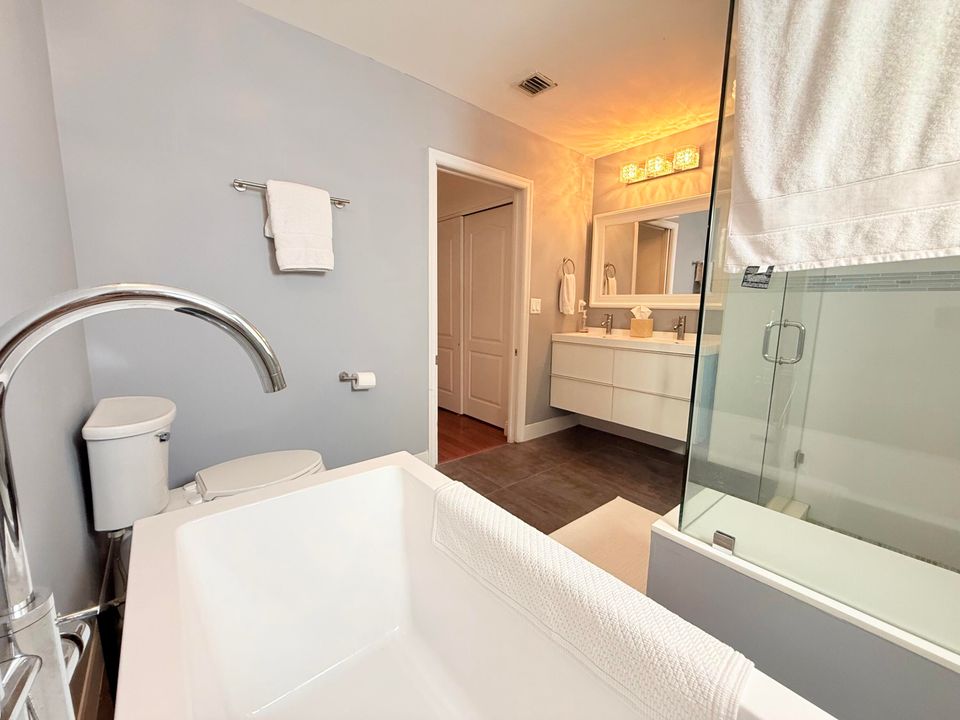 For Rent: $3,800 (4 beds, 2 baths, 2122 Square Feet)