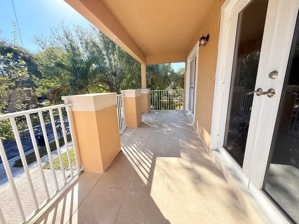 For Rent: $3,800 (4 beds, 2 baths, 2122 Square Feet)