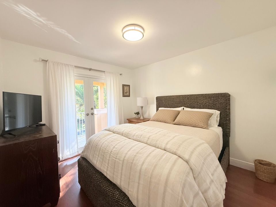 For Rent: $3,800 (4 beds, 2 baths, 2122 Square Feet)