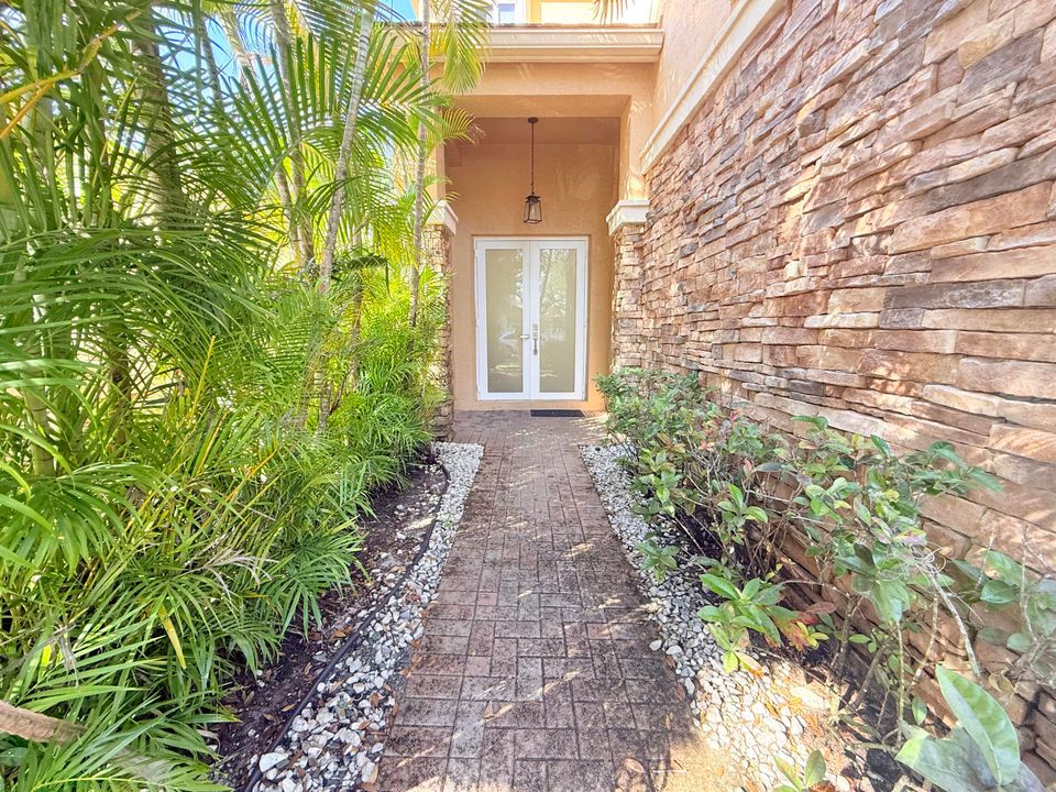 For Rent: $3,800 (4 beds, 2 baths, 2122 Square Feet)