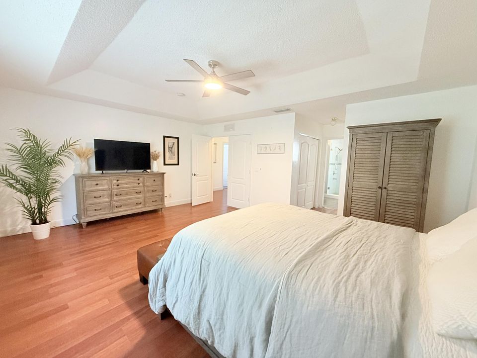 For Rent: $3,800 (4 beds, 2 baths, 2122 Square Feet)