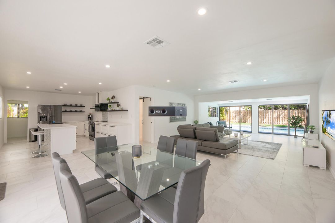 出租: $9,000 (3 贝兹, 2 浴室, 1920 平方英尺)