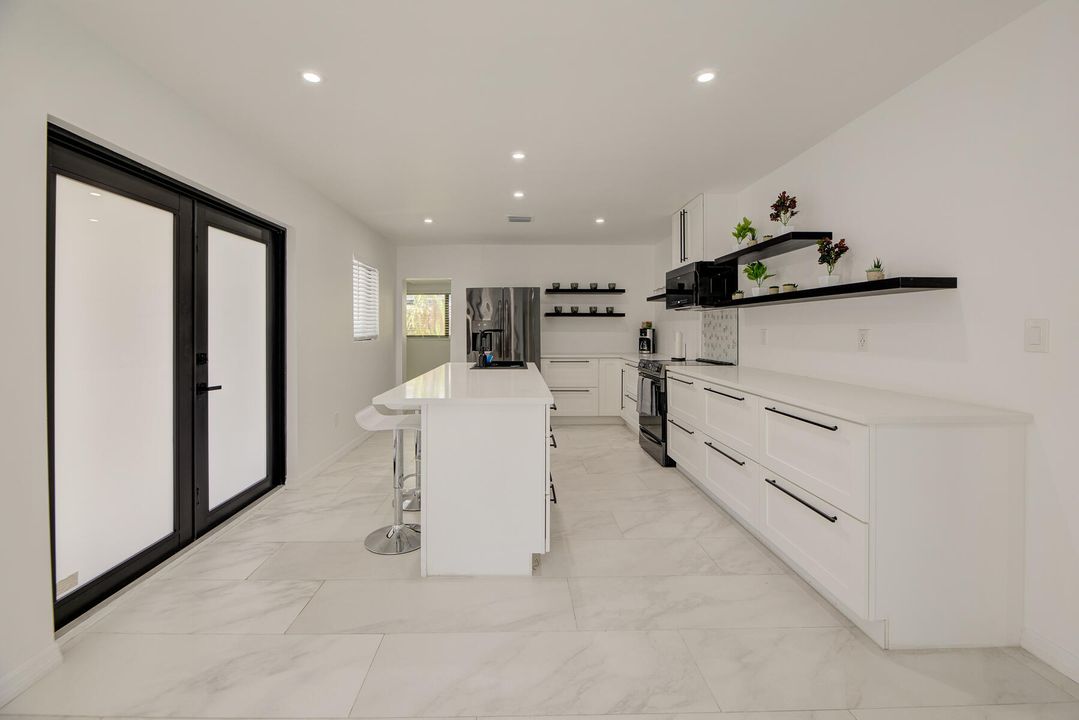 出租: $9,000 (3 贝兹, 2 浴室, 1920 平方英尺)