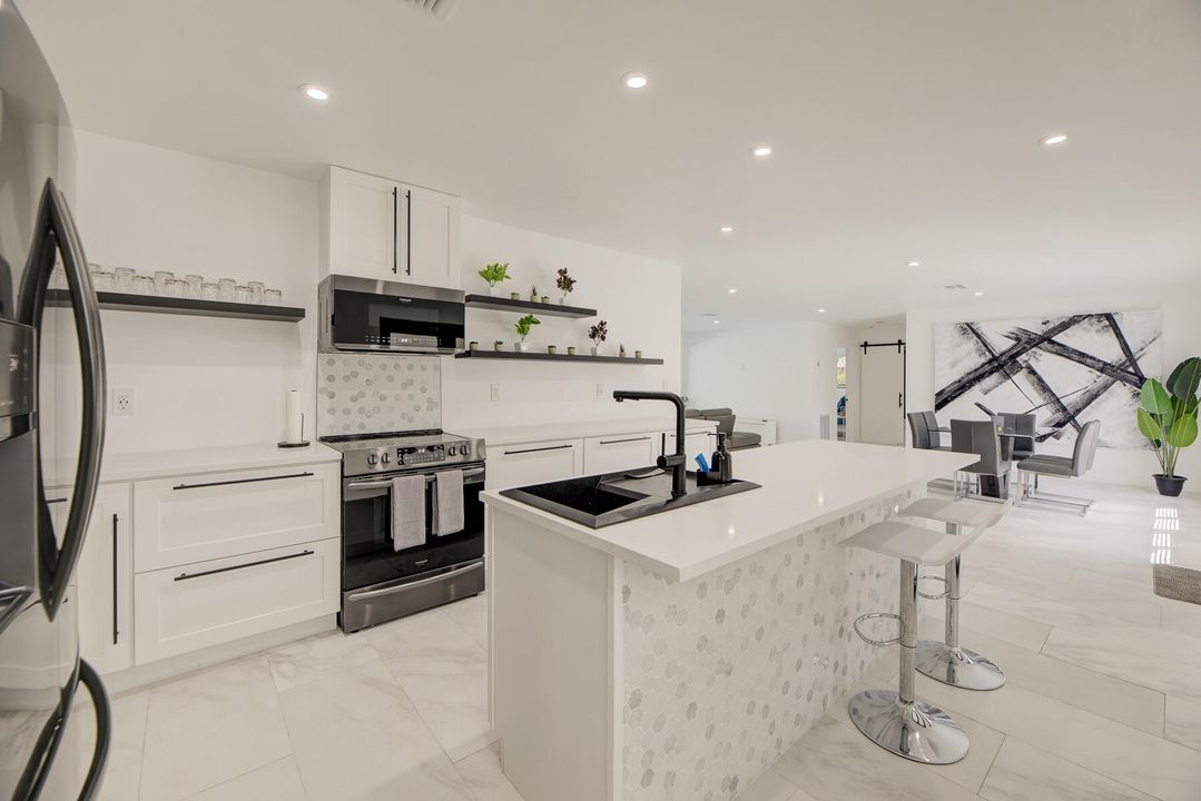 出租: $9,000 (3 贝兹, 2 浴室, 1920 平方英尺)