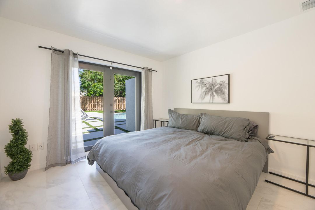 出租: $9,000 (3 贝兹, 2 浴室, 1920 平方英尺)