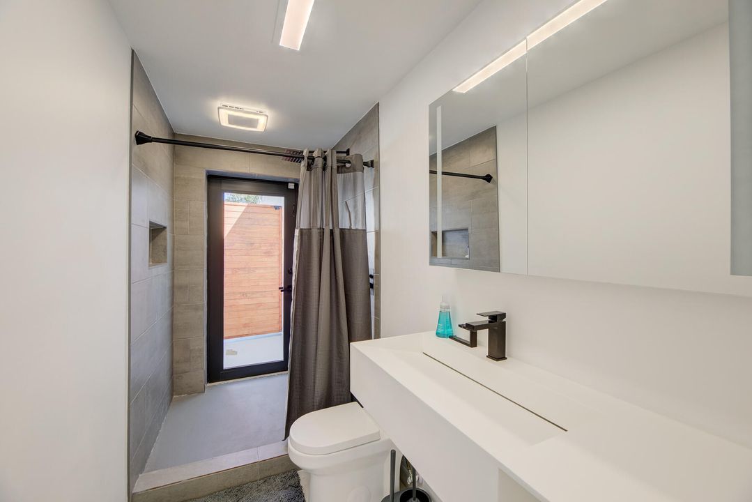 出租: $9,000 (3 贝兹, 2 浴室, 1920 平方英尺)