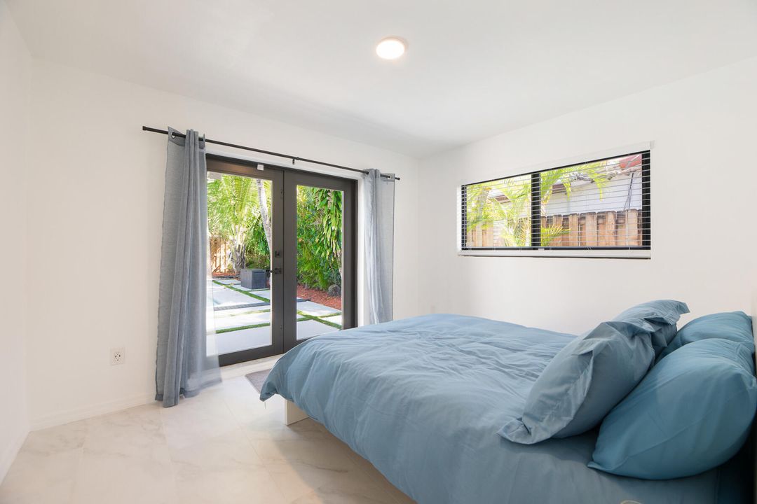 出租: $9,000 (3 贝兹, 2 浴室, 1920 平方英尺)