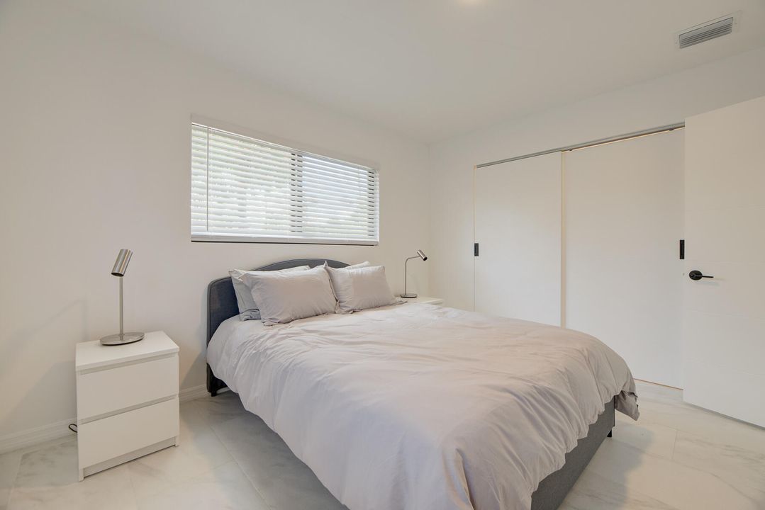 出租: $9,000 (3 贝兹, 2 浴室, 1920 平方英尺)