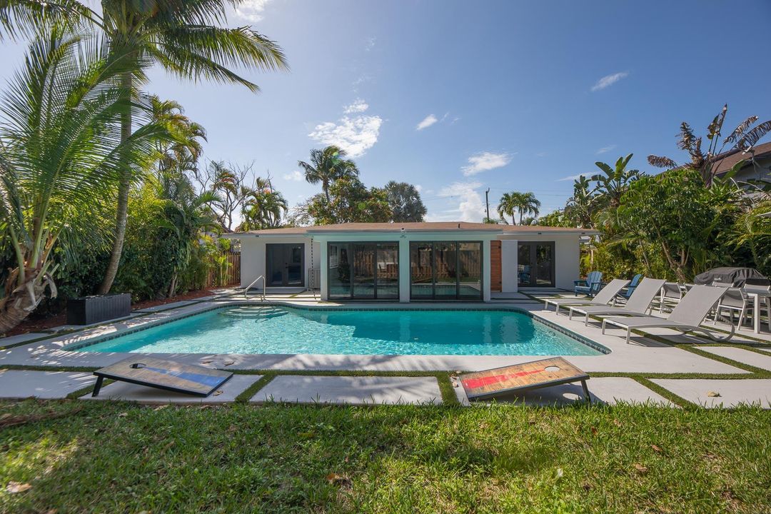 出租: $9,000 (3 贝兹, 2 浴室, 1920 平方英尺)