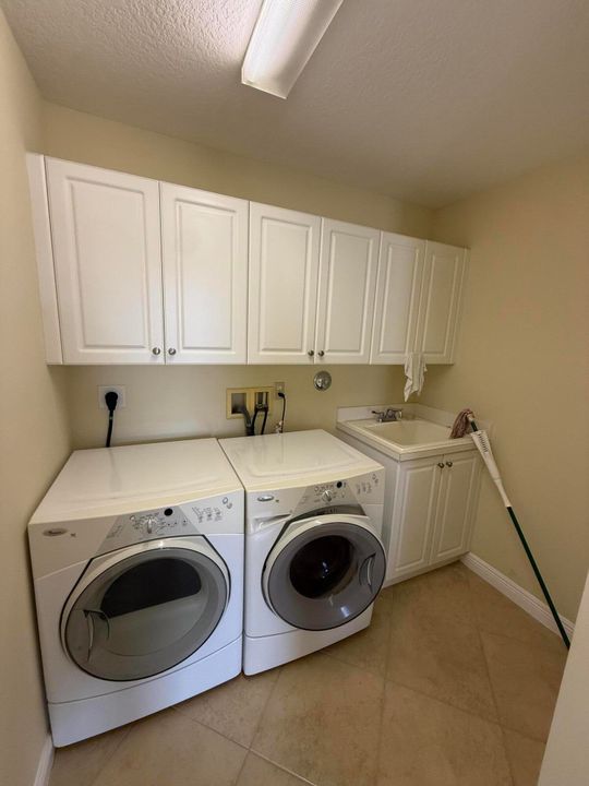 На продажу: $910,000 (6 спален, 3 ванн, 3662 Квадратных фут)