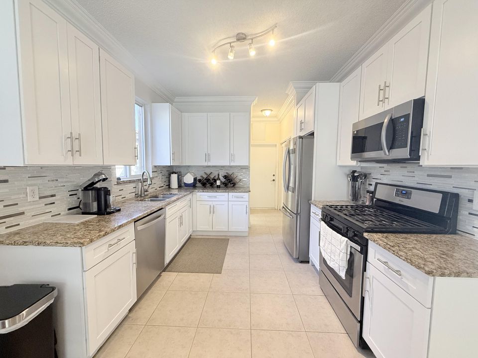 For Rent: $3,800 (4 beds, 2 baths, 2122 Square Feet)