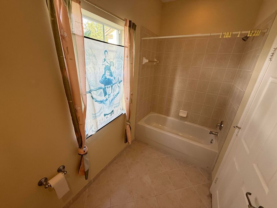 На продажу: $910,000 (6 спален, 3 ванн, 3662 Квадратных фут)