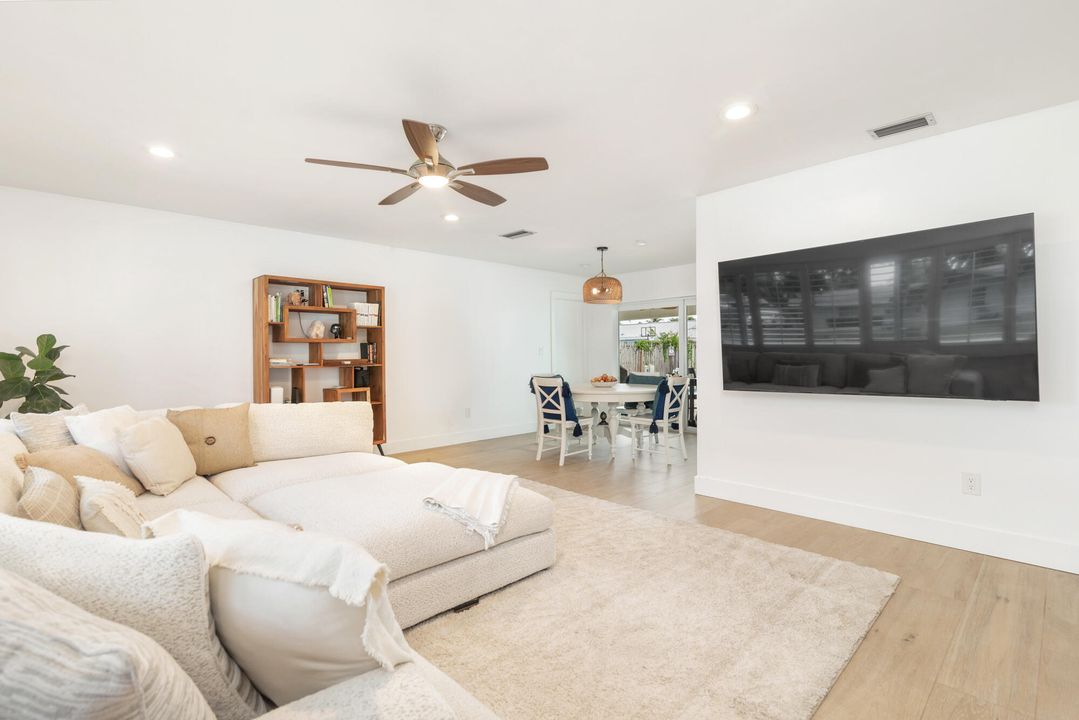 For Sale: $1,075,000 (4 beds, 3 baths, 1869 Square Feet)