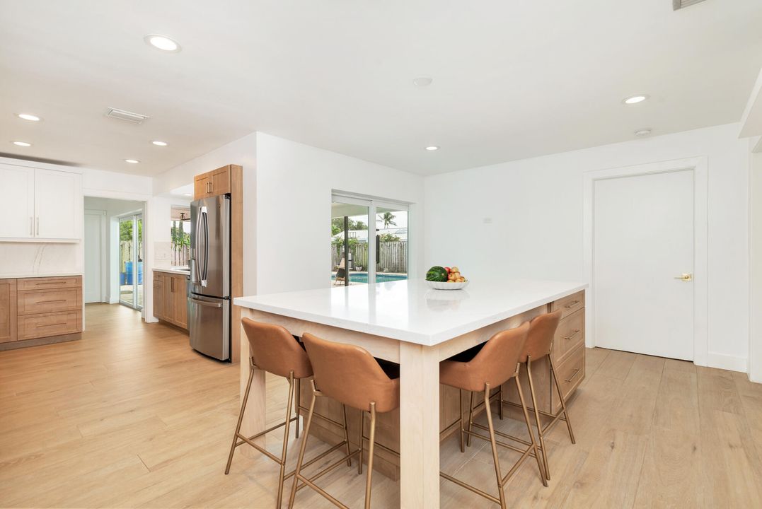 For Sale: $1,075,000 (4 beds, 3 baths, 1869 Square Feet)