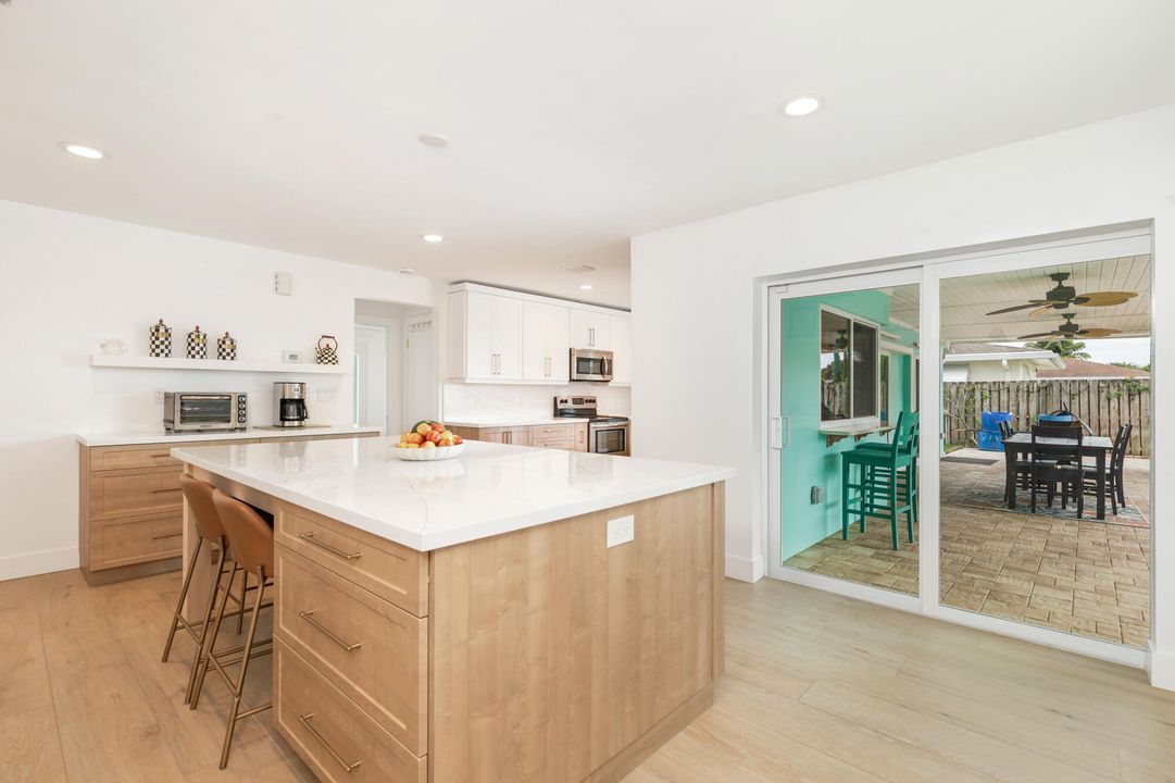 For Sale: $1,075,000 (4 beds, 3 baths, 1869 Square Feet)